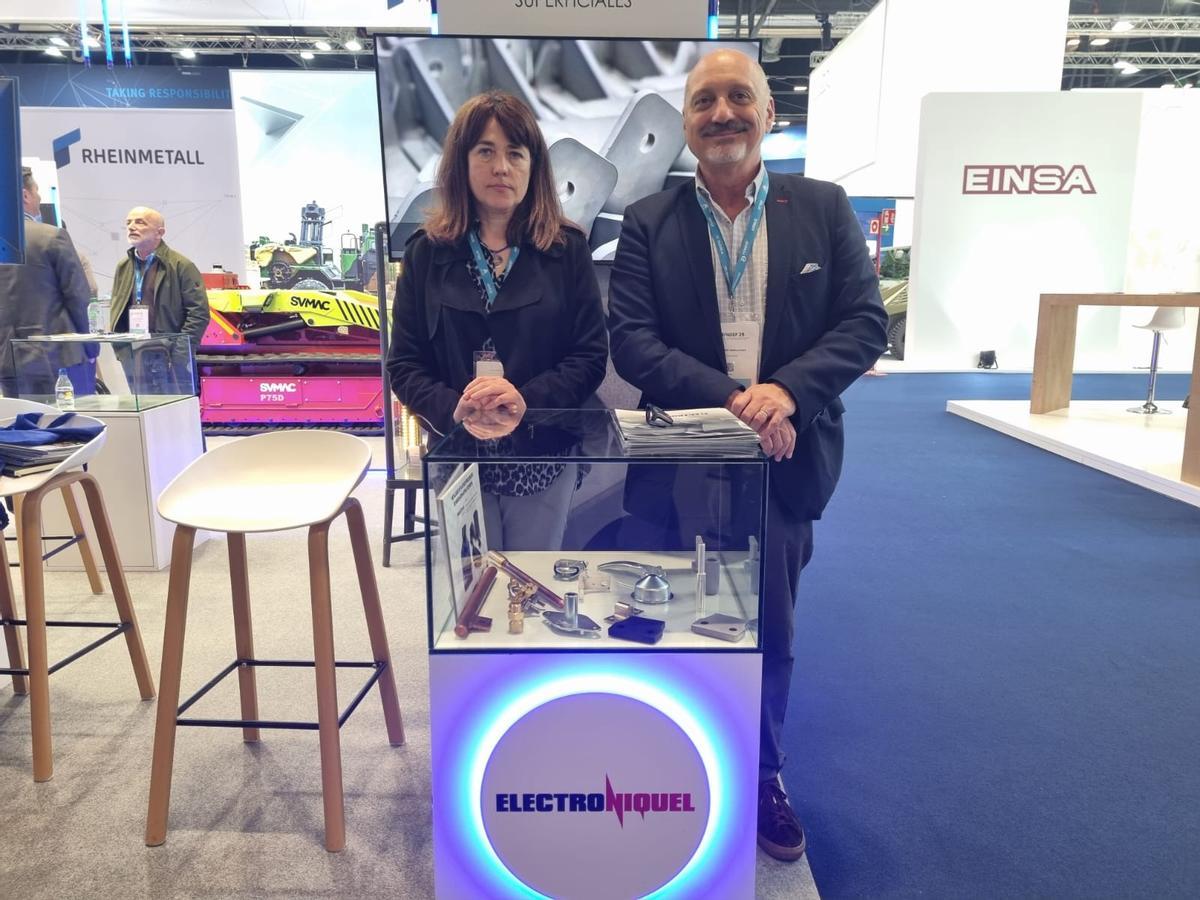 Paloma Hurtado (responsable de producción) y Alejandro Saras (responsable comercial), de Electroniquel