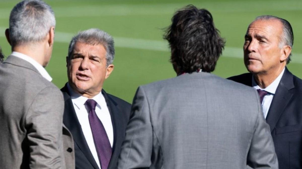 Laporta, junto su círculo en una imagen de archivo