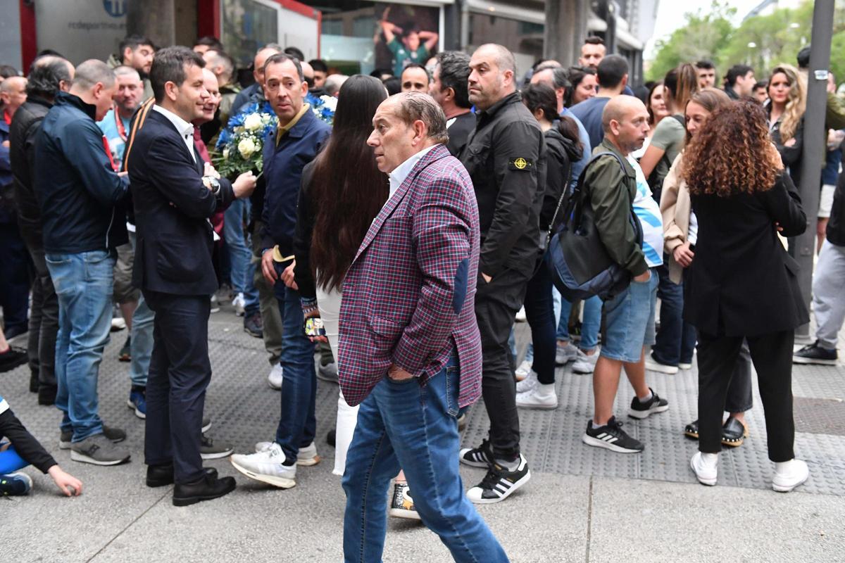 Colas a las puertas de Riazor para velar a Arsenio Iglesias