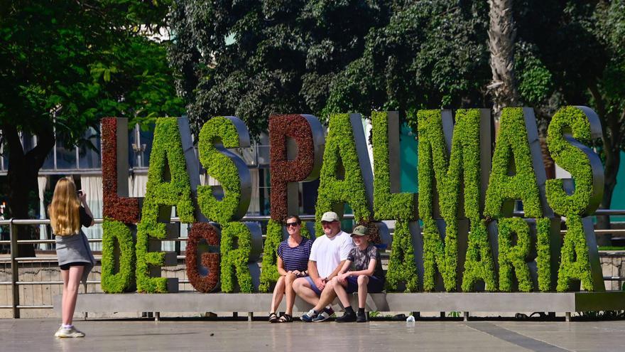 Archivo - Turistas en Las Palmas de Gran Canaria