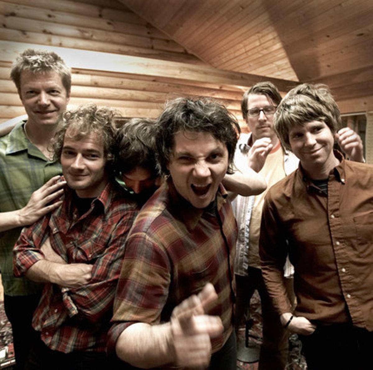 Wilco, en una imatge promocional, amb Nels Cline primer per l’esquerra i Jeff Tweedy al centre.