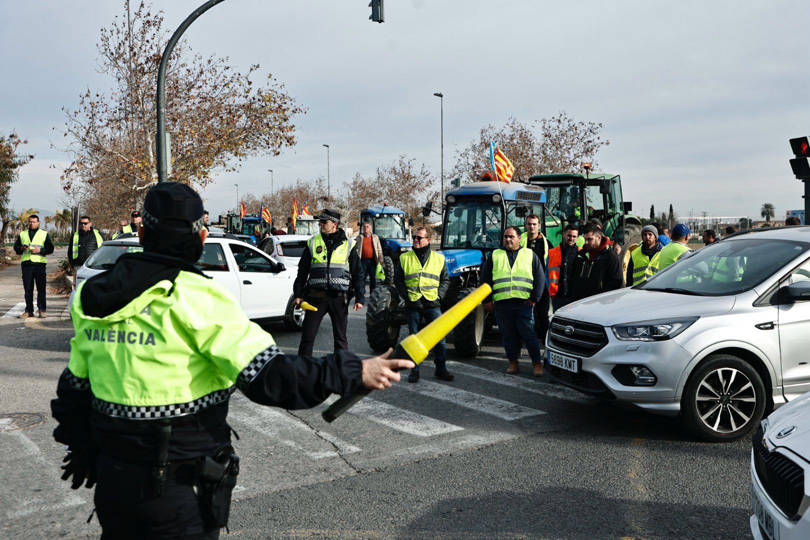 Las primeras tractoradas colapsan València