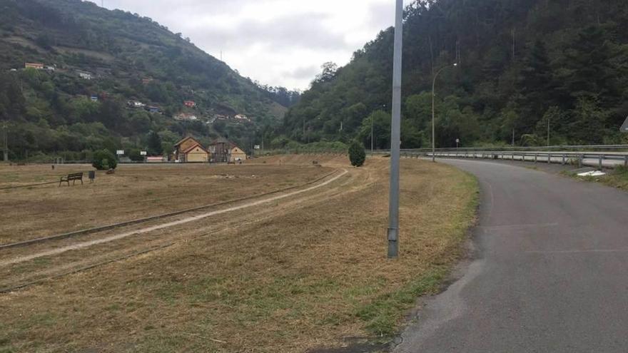 La limpieza y el desbroce del entorno de Santa Bárbara que llevó a cabo Hunosa.