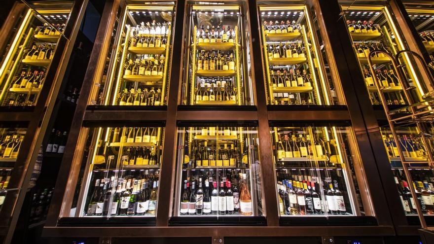 Así es la cava con 5 metros de altura para los locos por el vino