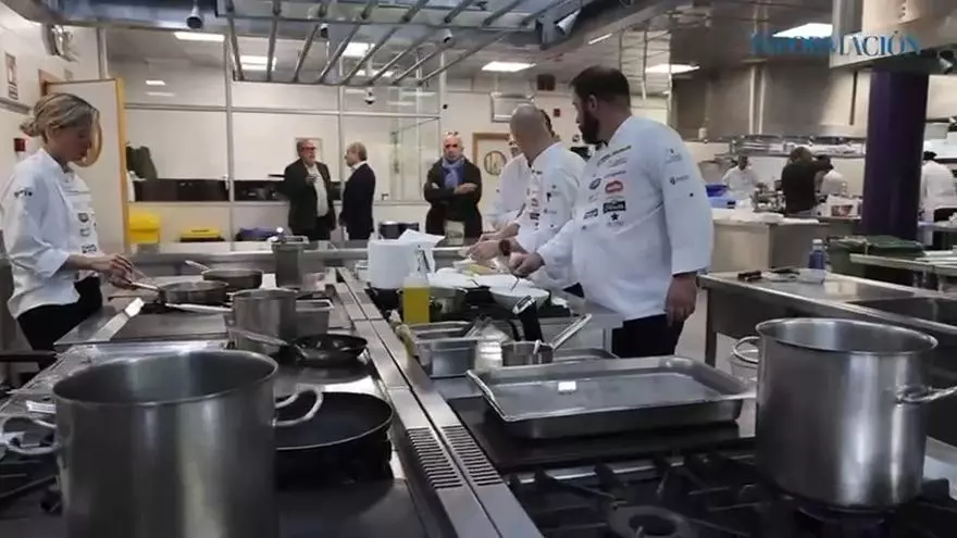 Segunda semifinal del concurso 'Cocinero y camarero del Año' que se celebra en el CERC de Alicante