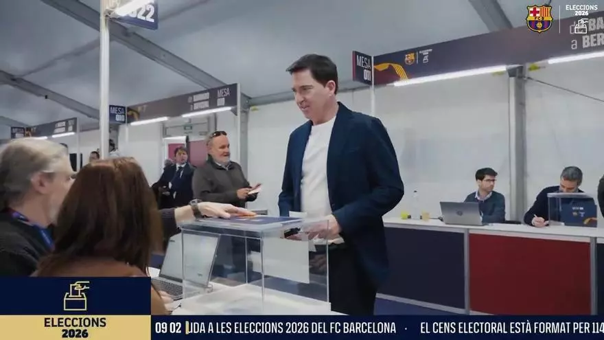 Xavi Pascual ejerce su derecho a voto en el Spotify Camp Nou