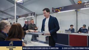 Xavi Pascual ejerce su derecho a voto en el Spotify Camp Nou