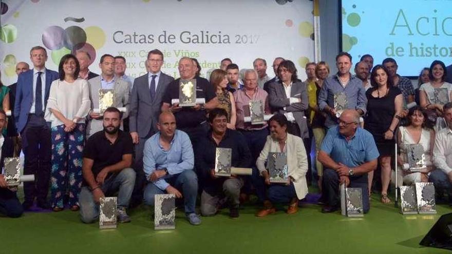 Todos los galardonados posaron al final del acto para una fotografía conjunta. // Noé Parga