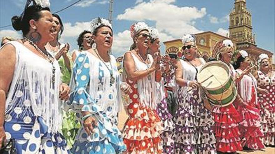 Un pasacalles lleno de color y sonido para amenizar El Arenal