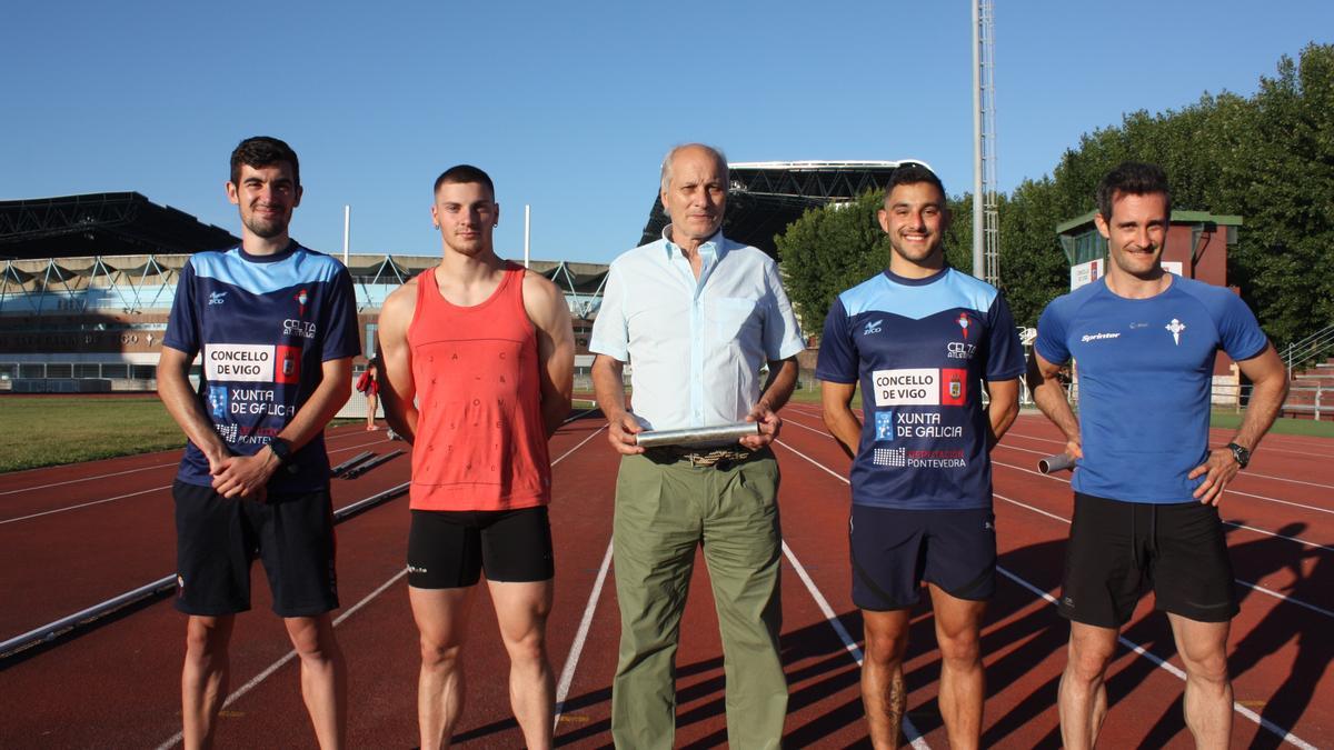 Magariños, a sus 73 años, junto a los nuevos velocistas del Celta Atletismo