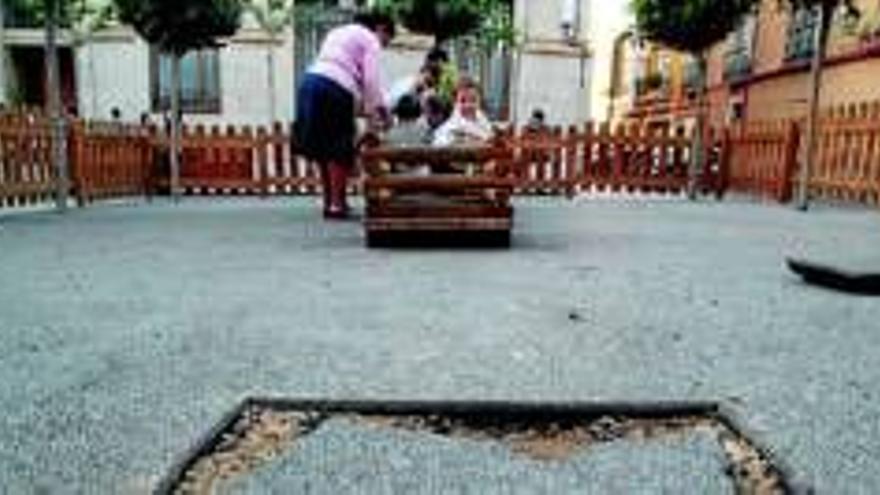 Daños en el nuevo parque infantil de la plaza de la Soledad