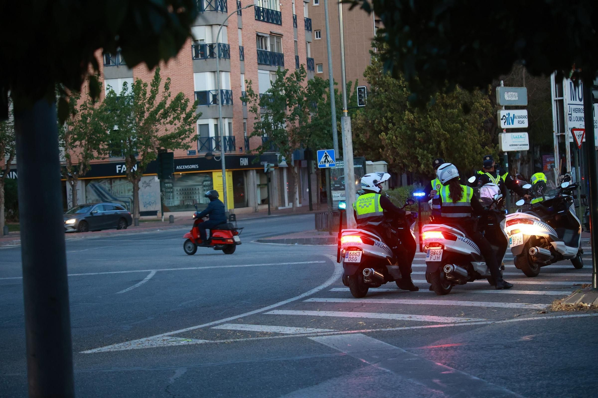 El caos que dejó el apagón eléctrico este lunes por las calles de Murcia, en imágenes