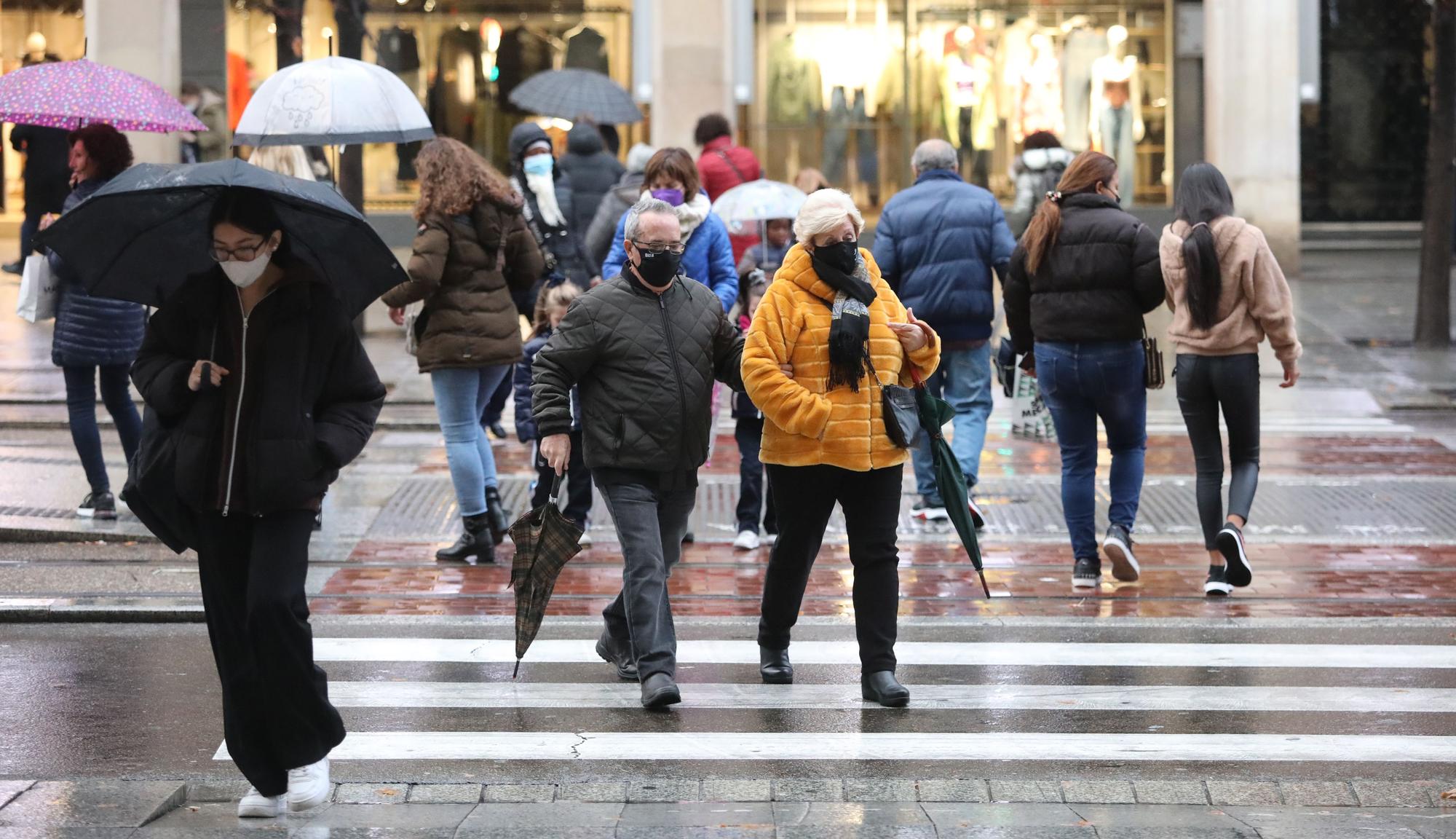 Día de lluvia persistente en Zaragoza