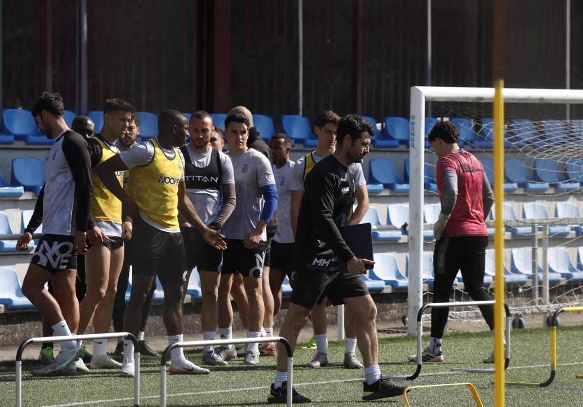 EN IMÁGENES: Así ha sido el primer entrenamiento de Lolo Escobar al frente del Avilés EN IMÁGENES: Así ha sido el primer entrenamiento de Lolo Escobar al frente del Avilés