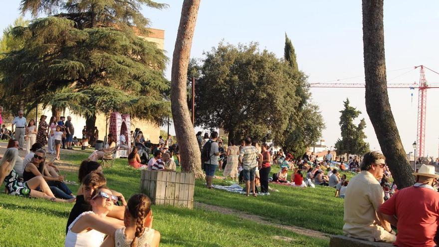Dos personas atendidas en Badajoz por problemas visuales tras observar el eclipse
