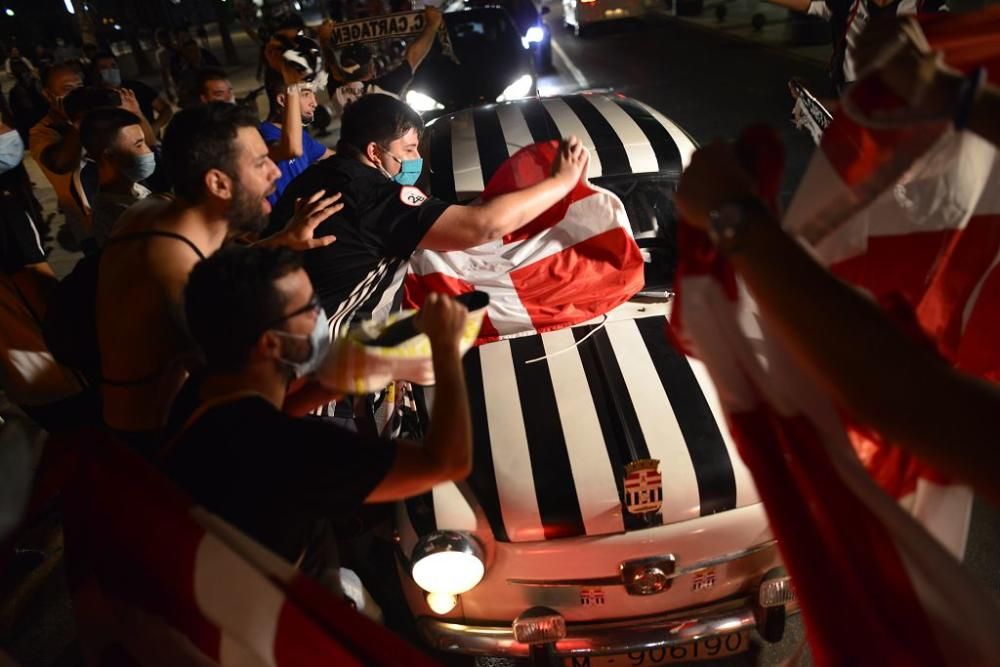 La afición celebra el ascenso del FC Cartagena