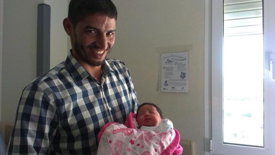 La pequeña Hiba, último bebé nacido en 2014 en Zamora.