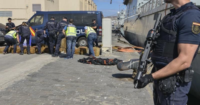 23/10/2018 LAS PALMAS DE GRAN CANARIA. Llegada a la Base Naval del barco remolcador Breath cargado con 1400kg de cocaína que ha sido apresado en aguas próximas a Canarias.  FOTO: J. PÉREZ CURBELO  | 23/10/2018 | Fotógrafo: José Pérez Curbelo