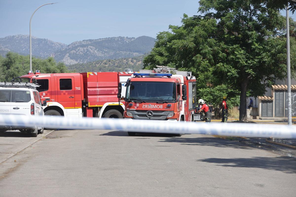 Un incendio destruye dos naves industriales en el polígono de Binissalem Un incendio destruye dos naves industriales en el polígono de Binissalem