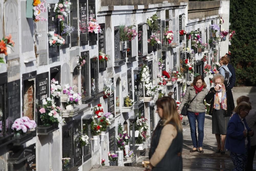 Día de Difuntos en el cementerio de Ceares, Gijón