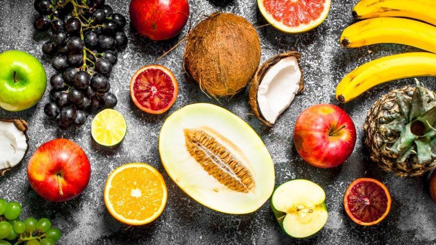 Las cuatro frutas que te ayudarán a reducir el riesgo de cáncer de colon según un experto: «Tienen un efecto protector muy fuerte»