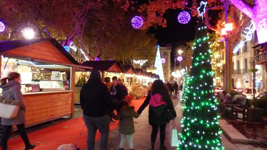 Figueres prem el botó que il·lumina el Nadal als carrers i les places