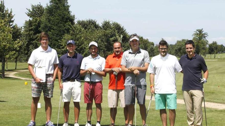 El partido estelar del día, por la izquierda: Óscar Flórez, &quot;starter&quot; del torneo, Miguel Díaz-Negrete, Germán Heredia, Luis José Neira, Javier Blanco, Jaime Suárez y Diego Rubio.