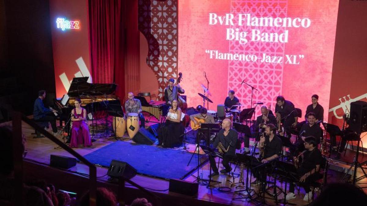 Formación completa de la BvR Flamenco Big Band en la Sala Ruperto Chapí del ADDA