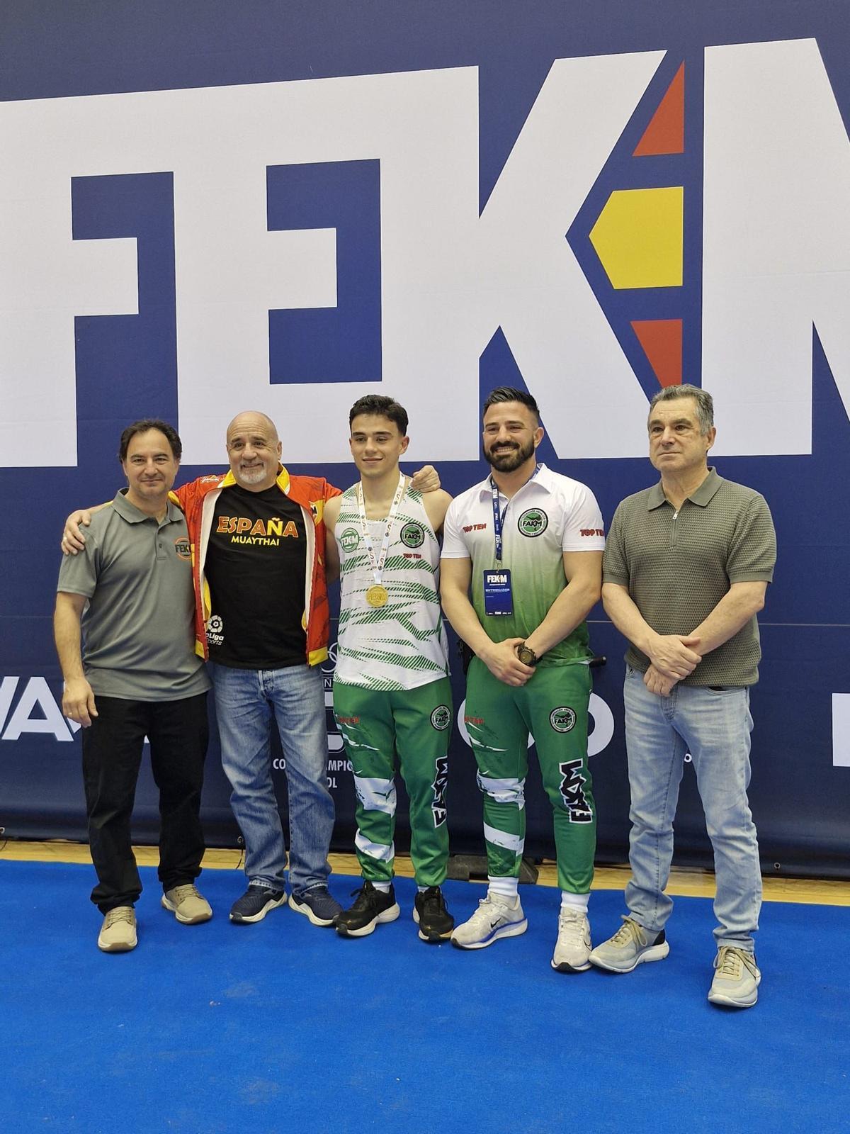 De izquierda a derecha: Paco González, Jesús Eguia, Pepe González, Antonio Ponce y Rafa González.