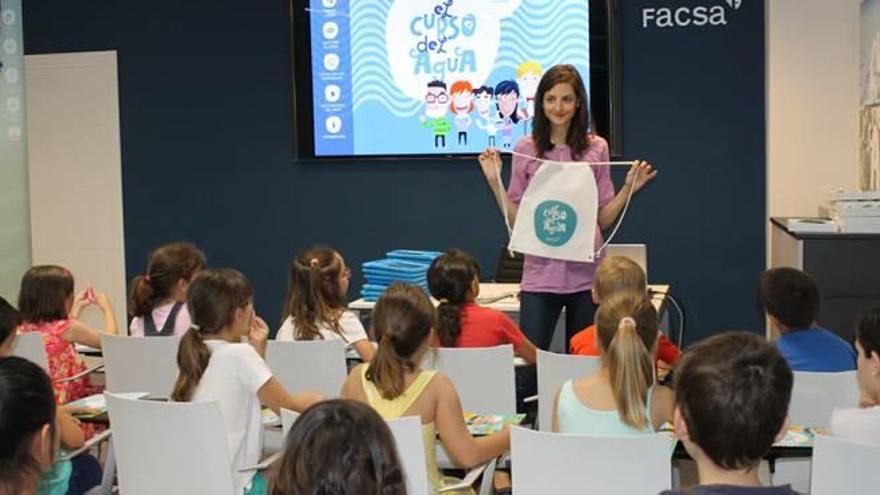 Alumnos en una de las clases del curso de Facsa.