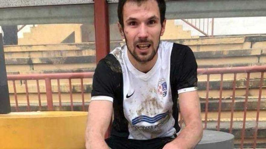 Tragedia en Croacia: un jugador de 25 años muere en pleno partido