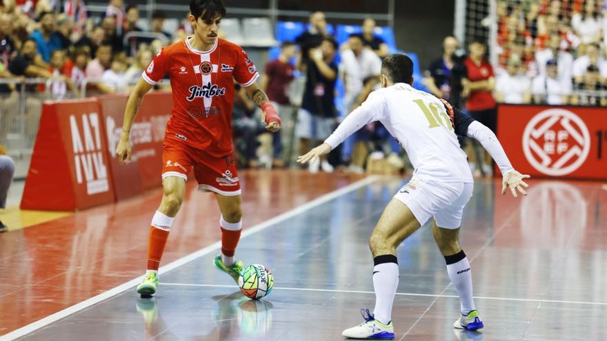 Un momento del tercer partido de la final.