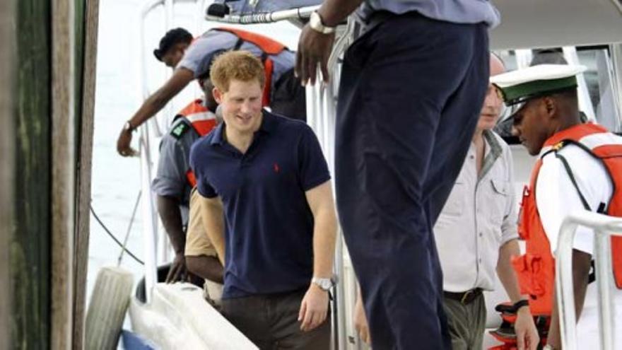 El barco del principe Harry se rompe en Bahamas