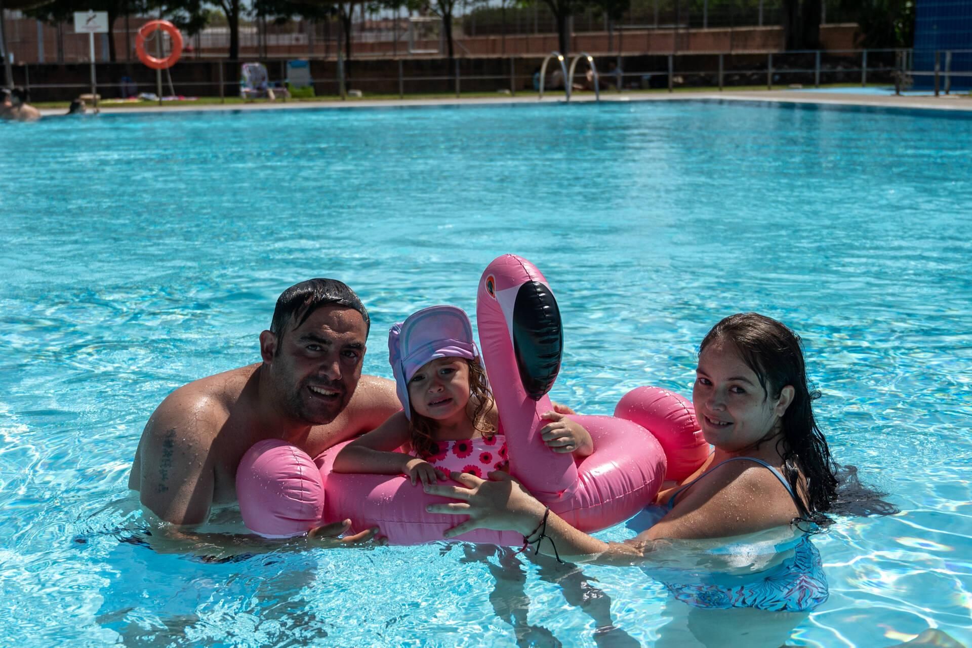 Primer día de baños en las piscinas de Badajoz