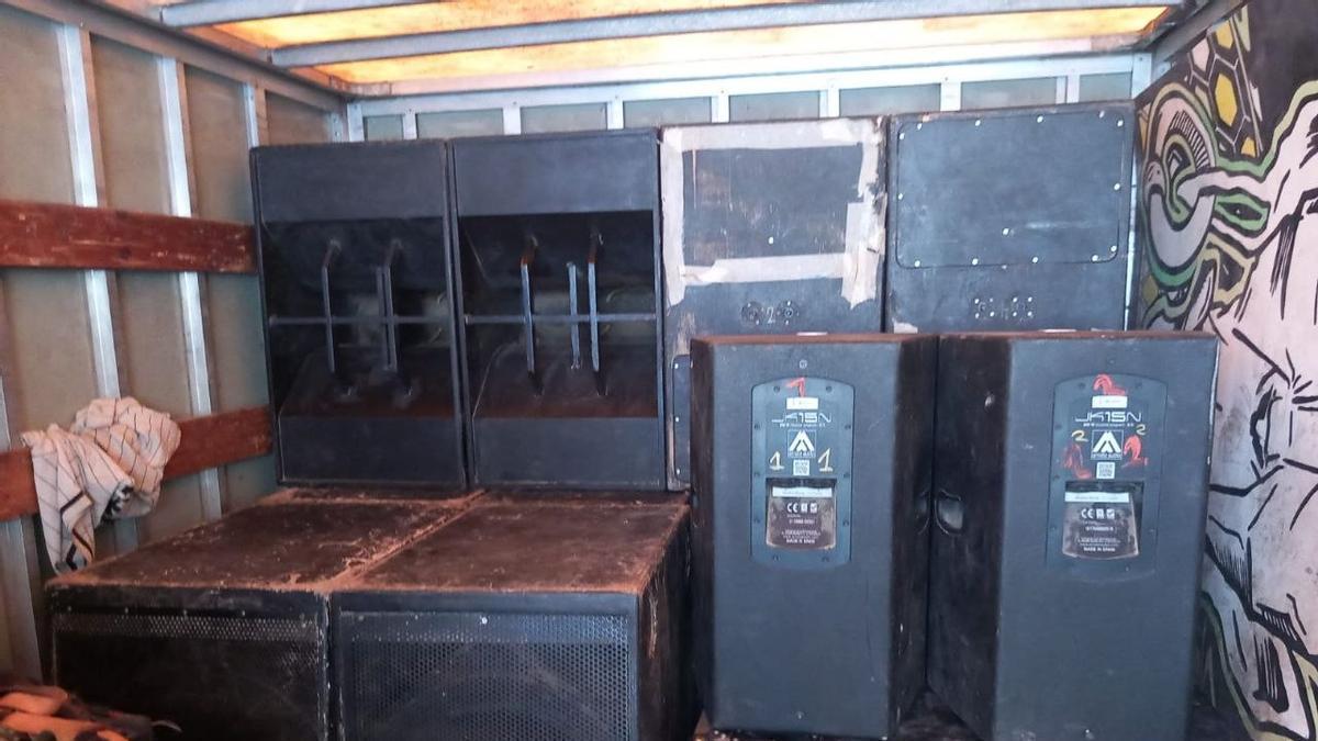 Los equipos de sonido intervenidos por los Mossos en la rave
