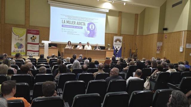La sesión abordó las adicciones  a través de la voz de mujeres expertas en este ámbito .