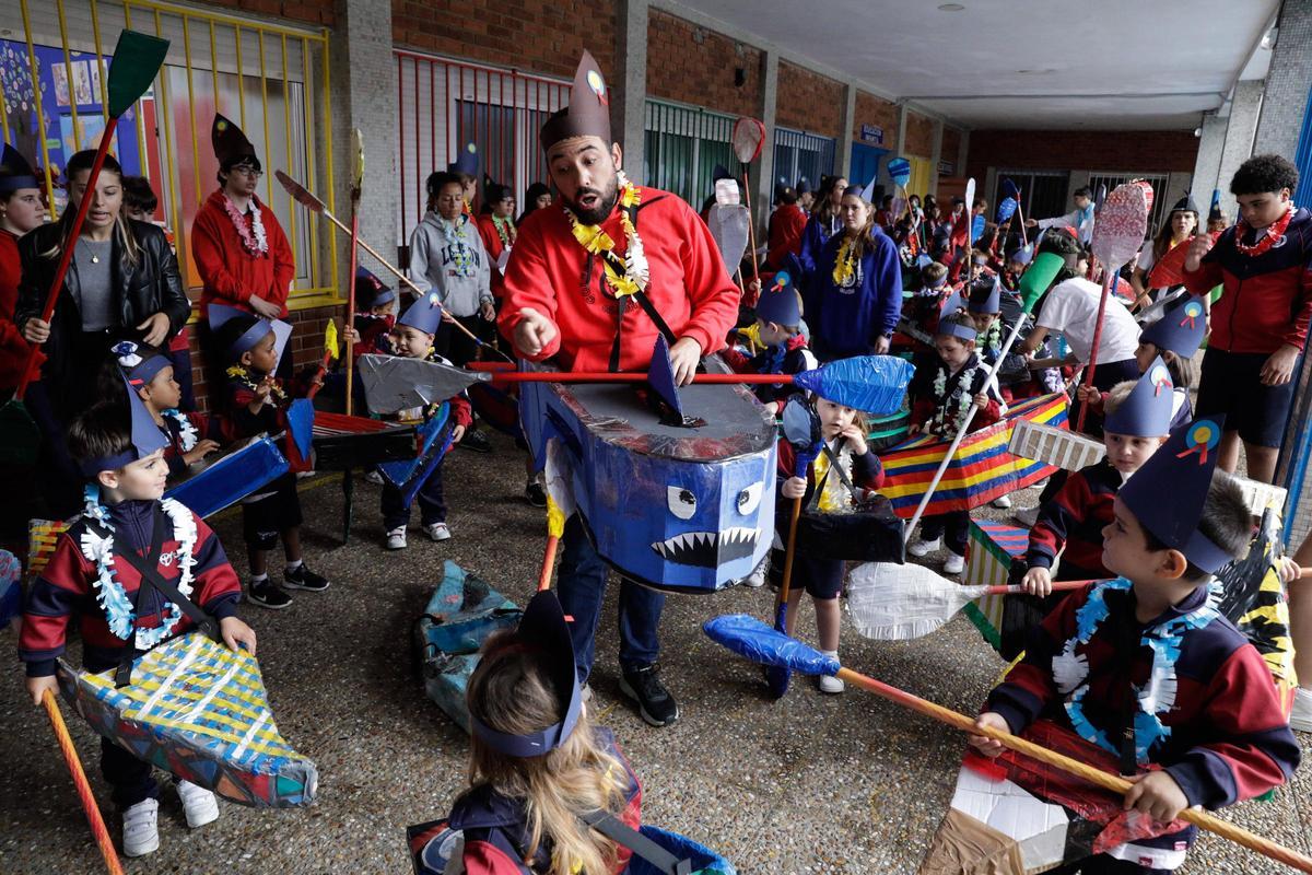 Los alumnos del colegio San Miguel recrean el Descenso del Sella (en imágenes)