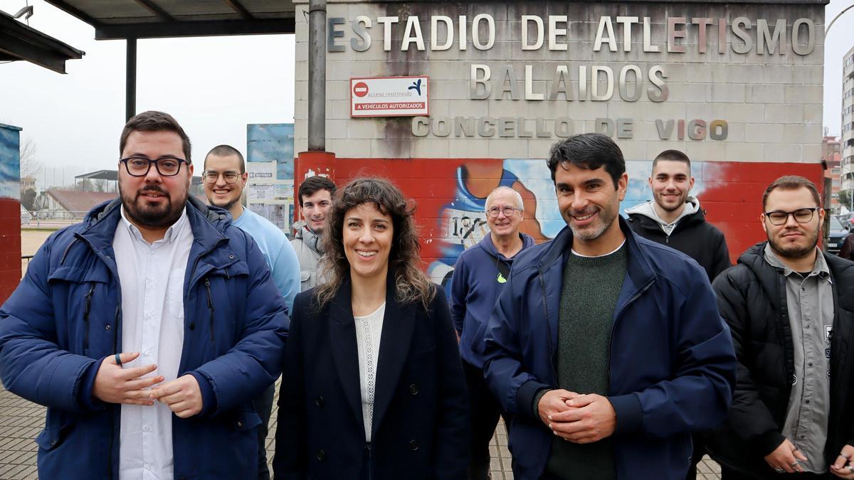 Xabier P. Igrexas, Alexandra Fernández y Filipe Abalde, en las pistas de atletismo de Balaídos