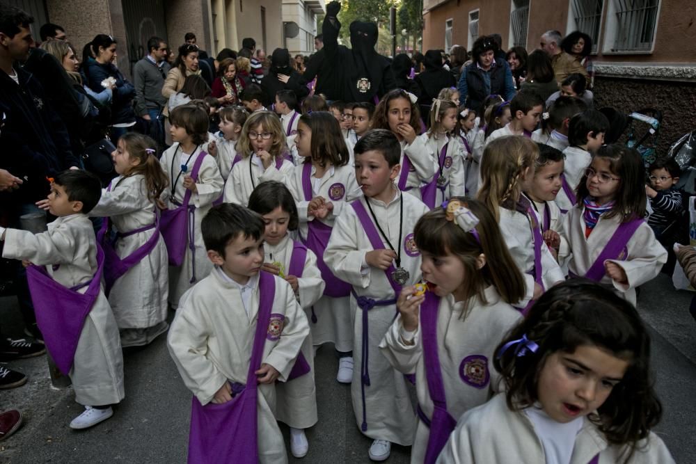 Elche arropa a la Mare de Déu de les Bombes