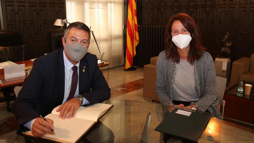 L&#039;alcaldessa de Girona, Marta Madrenas, i el conseller d&#039;Interior, Miquel Sàmper