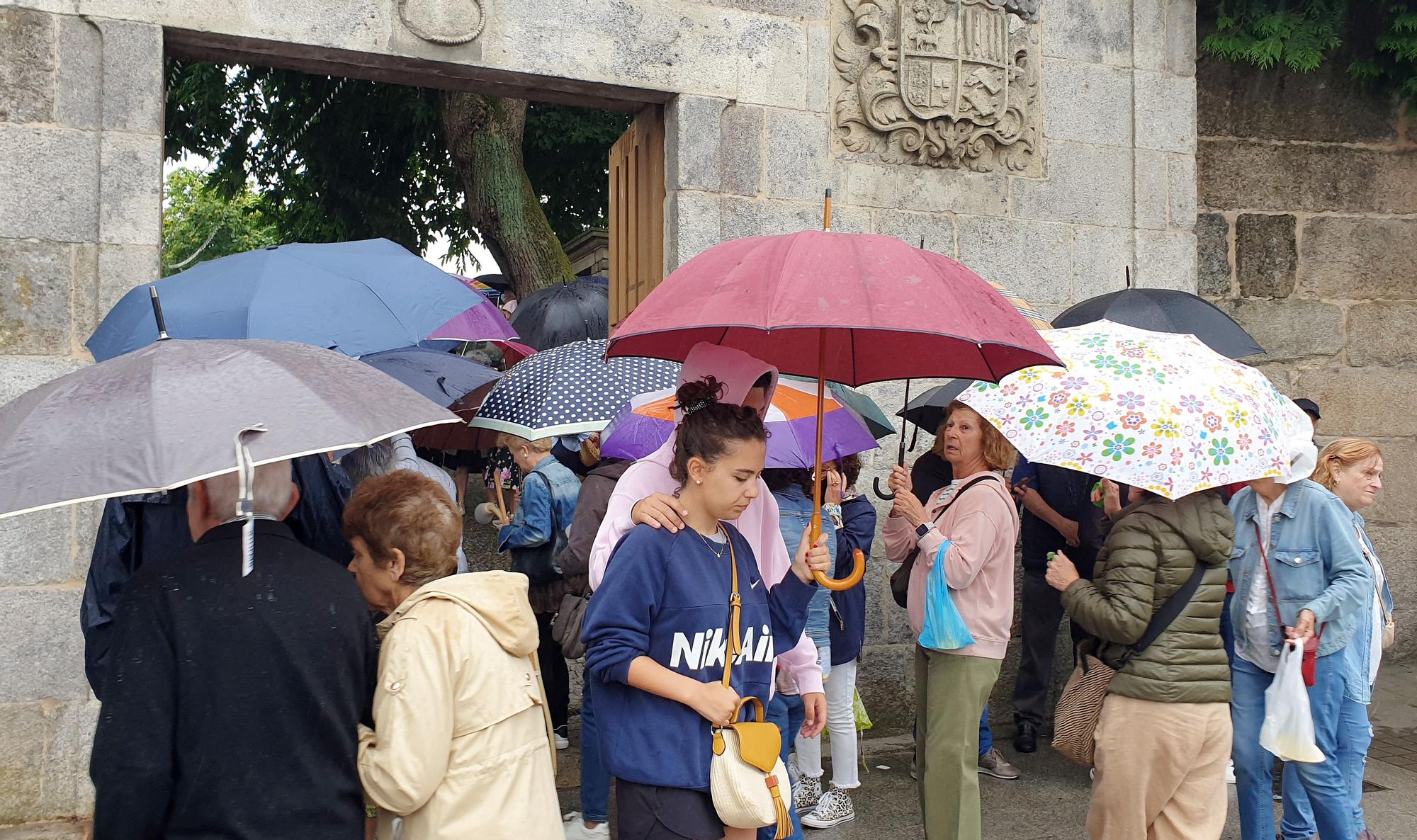 Vigo celebra un San Roque pasado por agua