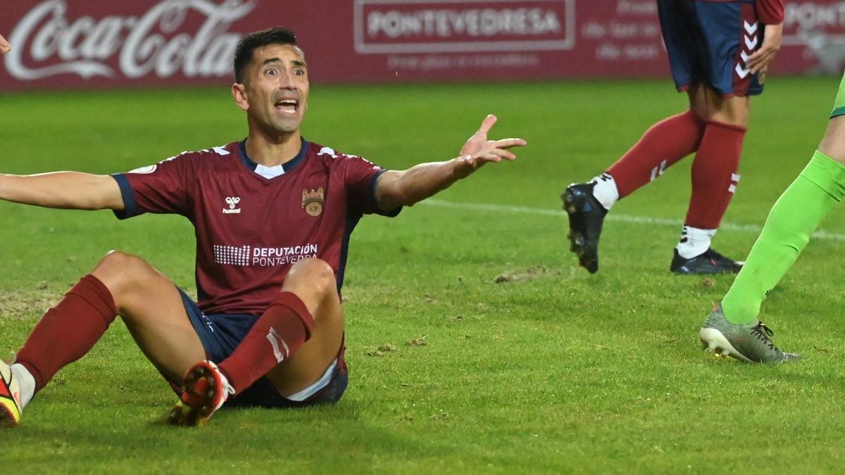 Charles en un anterior partido en Pasarón.