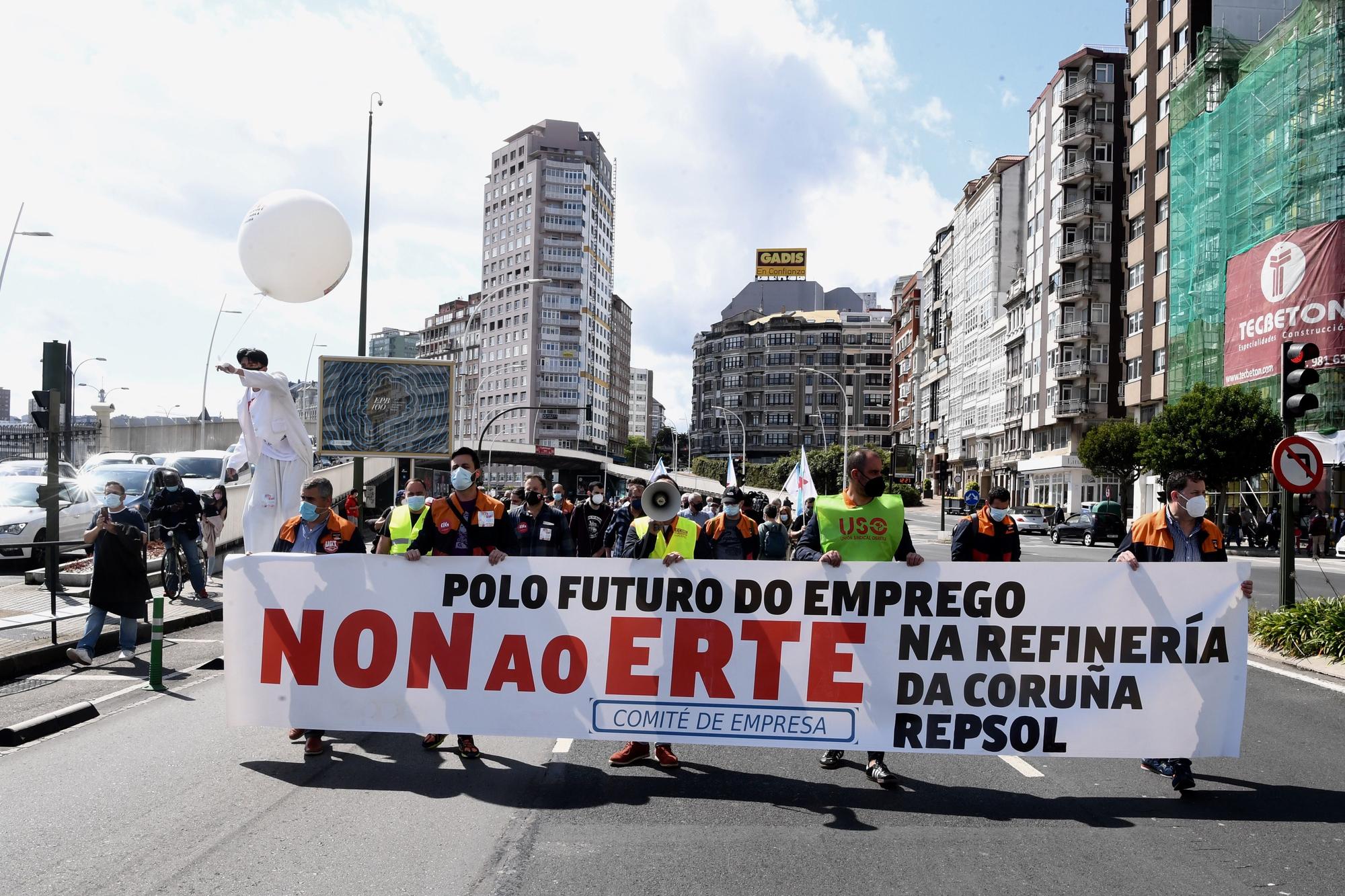 Manifestación de los trabajadores de la refinería de A Coruña afectados por un ERTE