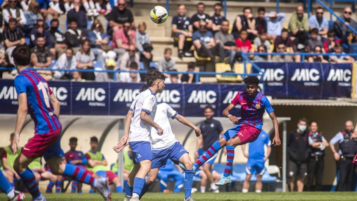 El Barça i el Granollers disputant la final U16 a Palamós