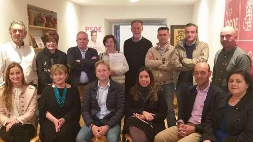 Los miembros de la lista del PSOE en Llanes.