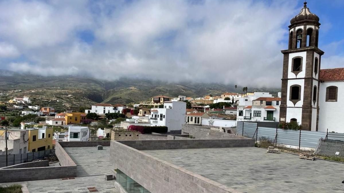 Plaza de la Villa de Arico en construcción. |