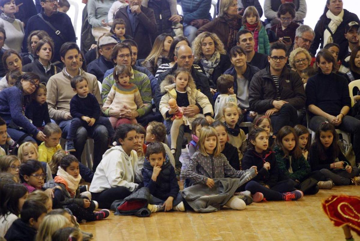 Un espectacle tradicional xinès omple l''envelat de la plaça Miquel de Palol de Girona Un espectacle tradicional xinès omple l''envelat de la plaça Miquel de Palol de Girona