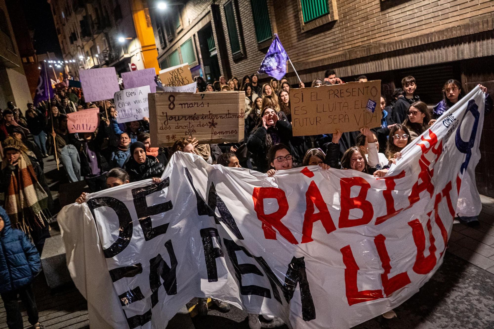 La manifestació del 8-M a Manresa, en imatges