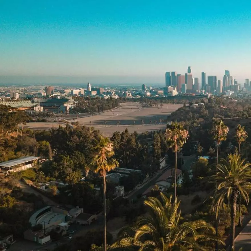 Los Ángeles, la ciudad en castellano a 9.000 kilómetros de España: tiene playa, montañas y estrellas de cine paseando por sus calles