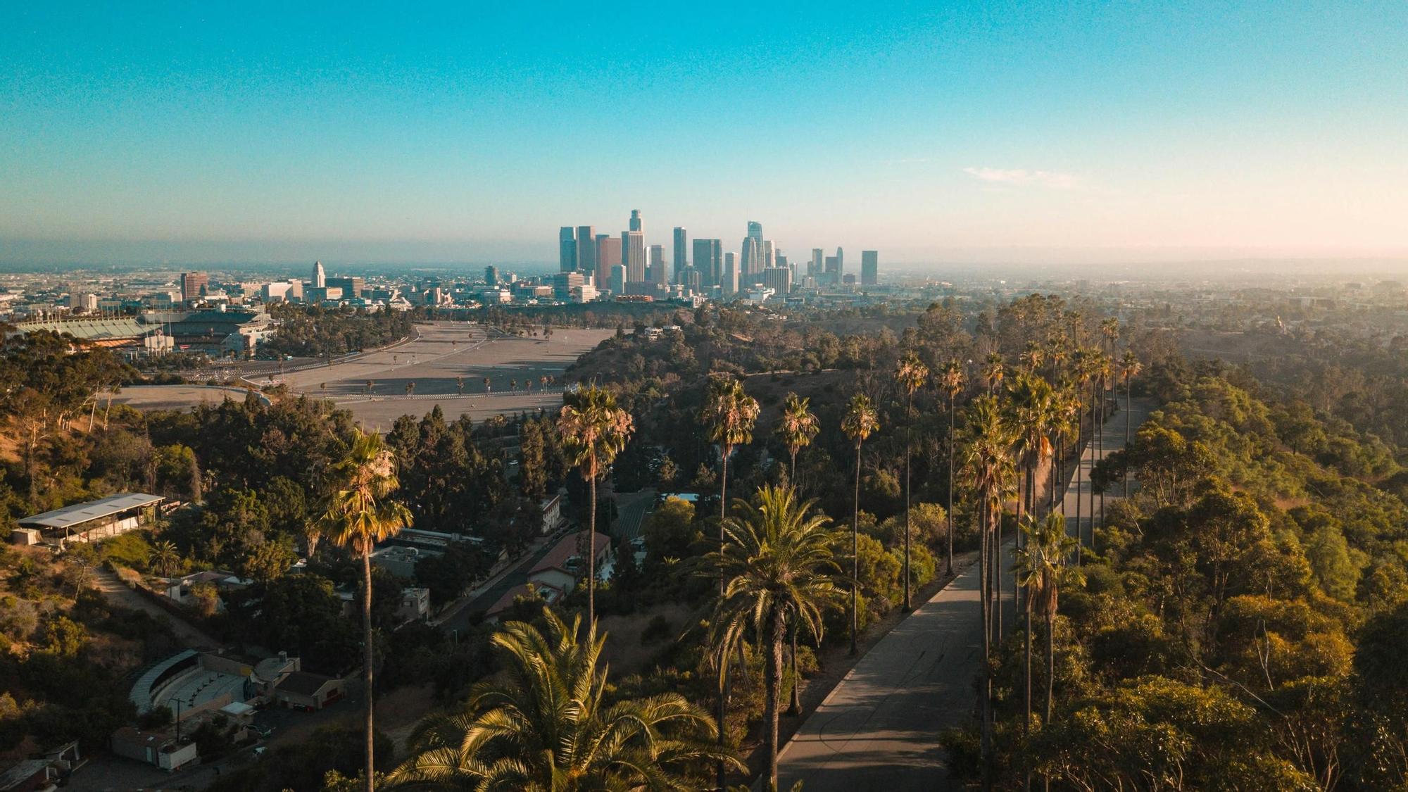Esta ciudad con nombre español a 9.000 kilómetros de España es la Meca del glamour: tiene playa, montañas y estrellas de cine paseando por sus calles